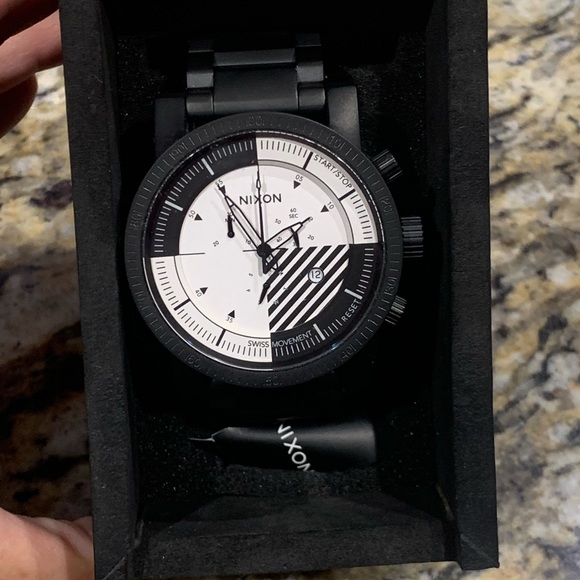 Nixon Magnacon SS II Chrono Mens Watch Swiss Movement - Picture 2 of 5